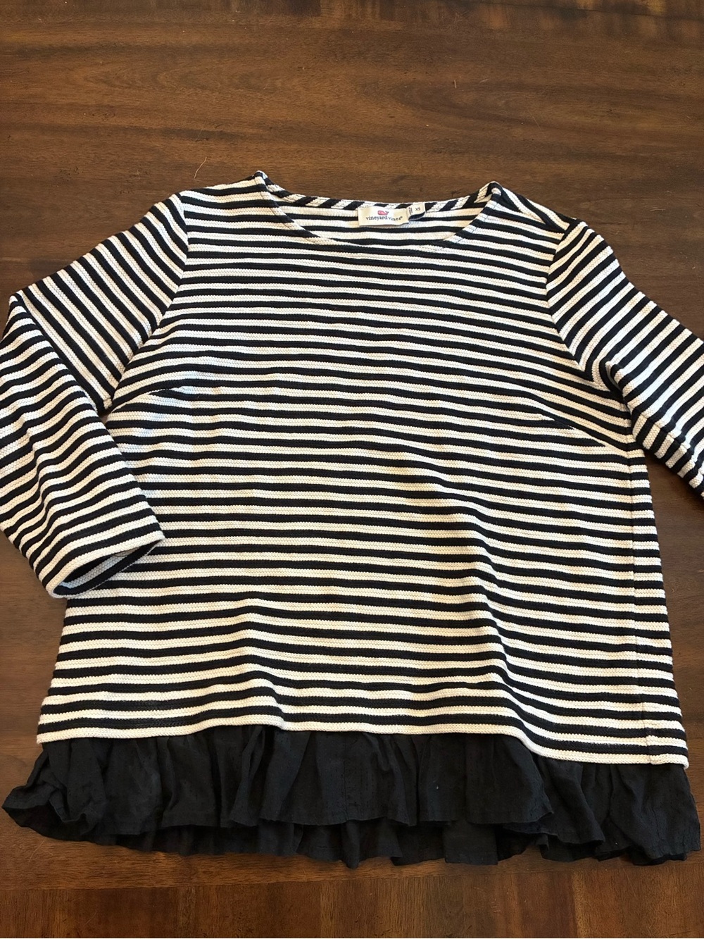 Vineyard Vines Top Women’s XS Blouse Striped Ruffle Trim Hem Black White